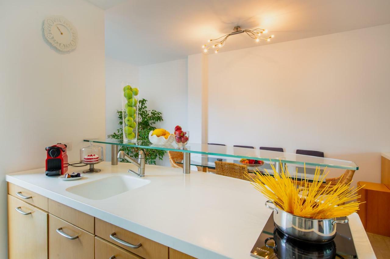 Victoria Apartment Комо Экстерьер фото